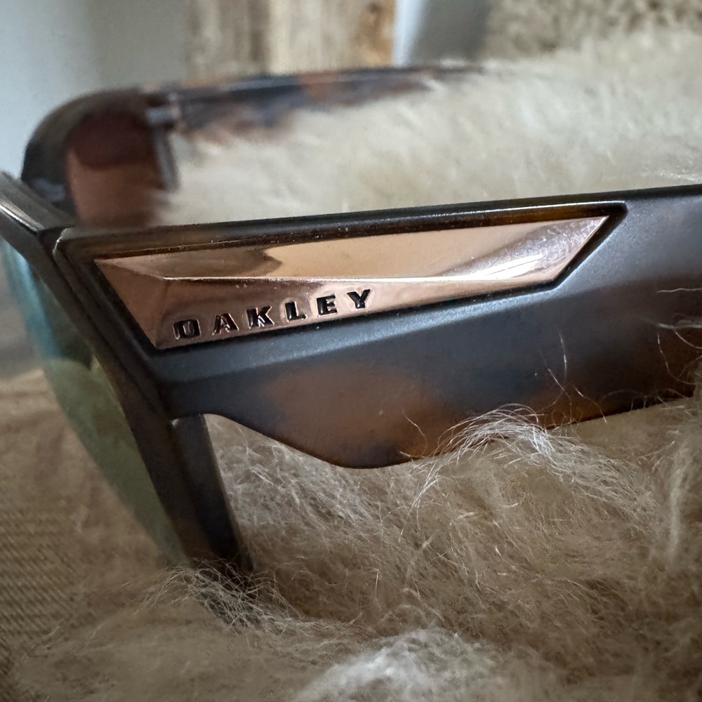 Oakley Sunglasses with Gold Lenses - Picture 2 of 8